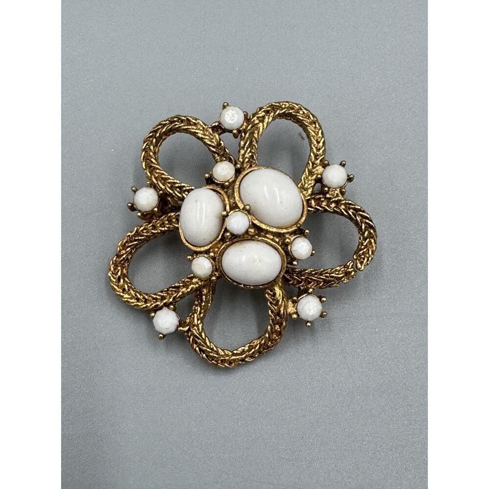 Vintage Gold Colored White‎ Stones Open Flower Shaped Brooch Pin
